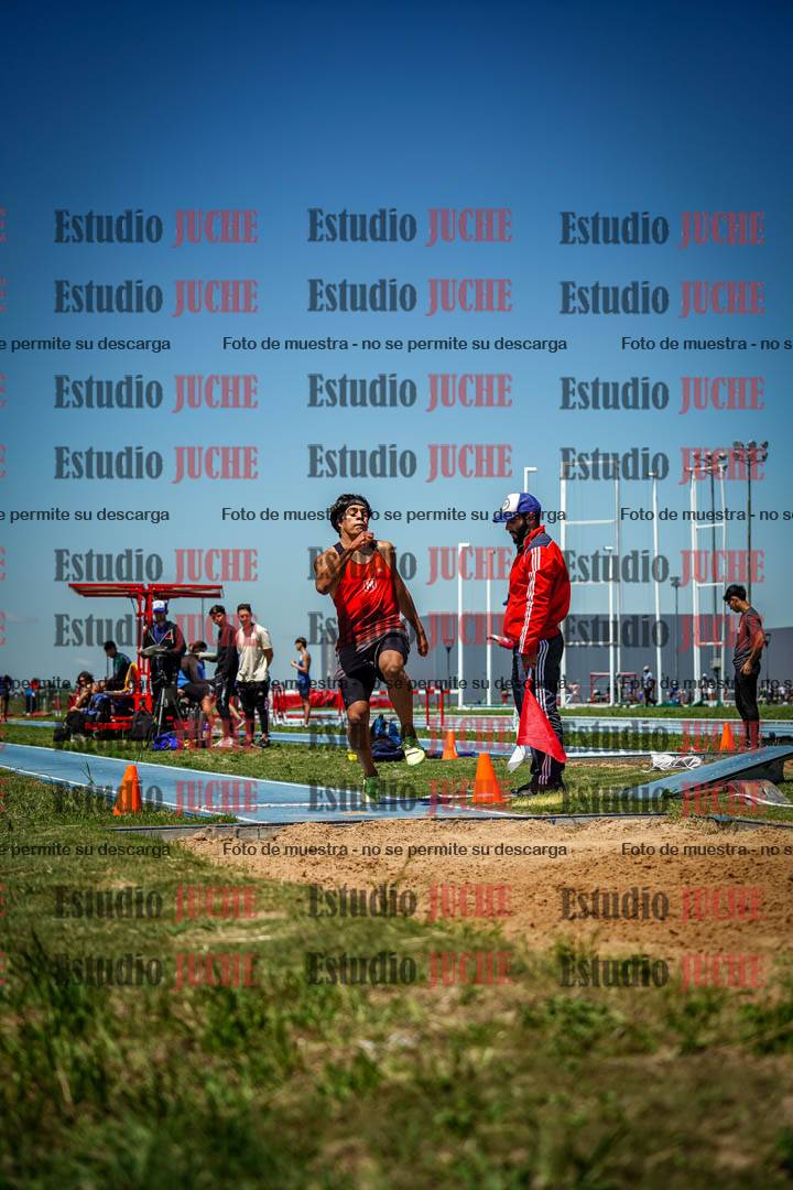 Fotos del salto en largo de varones - invitados