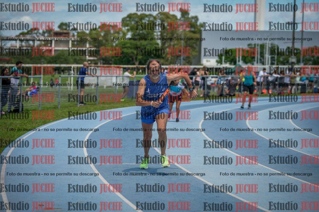 Fotos de la largada de los relevos 20' para running teams - serie 1