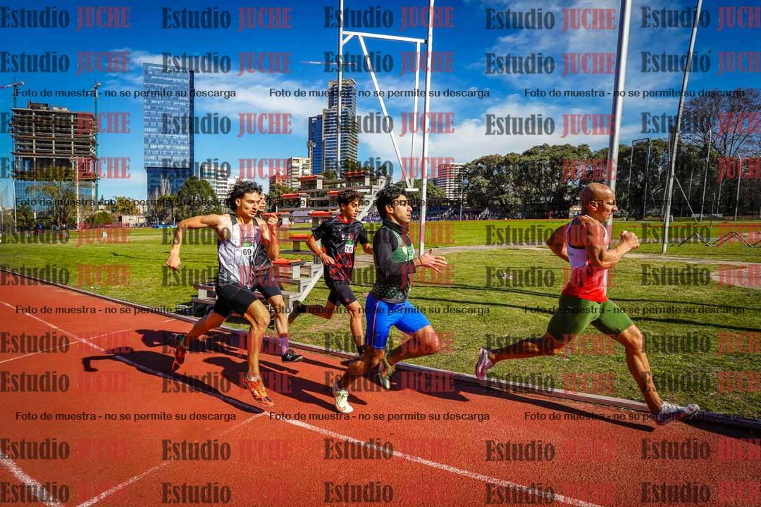Fotos de los 800 m llanos de varones