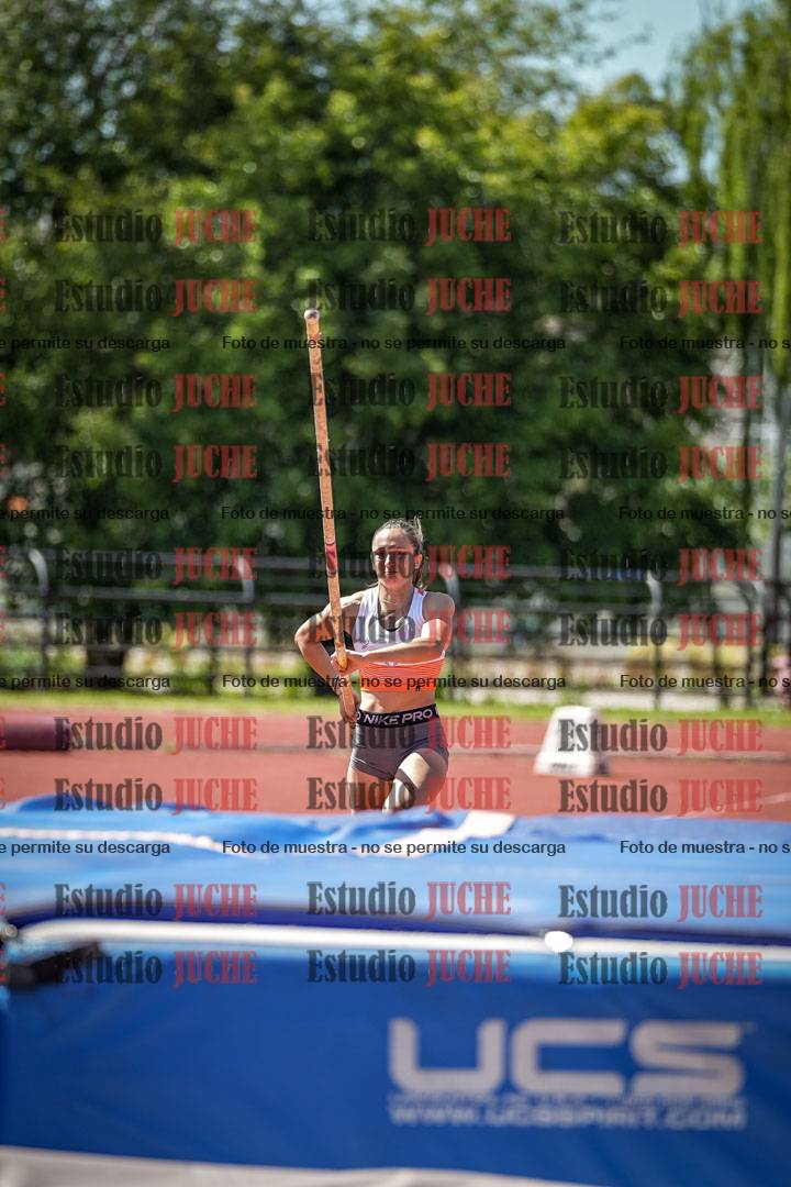 Fotos del salto con garrocha de mujeres