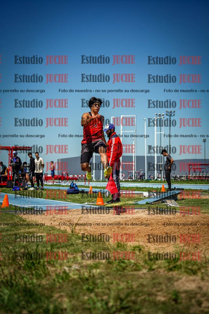 Fotos del salto en largo de varones - invitados