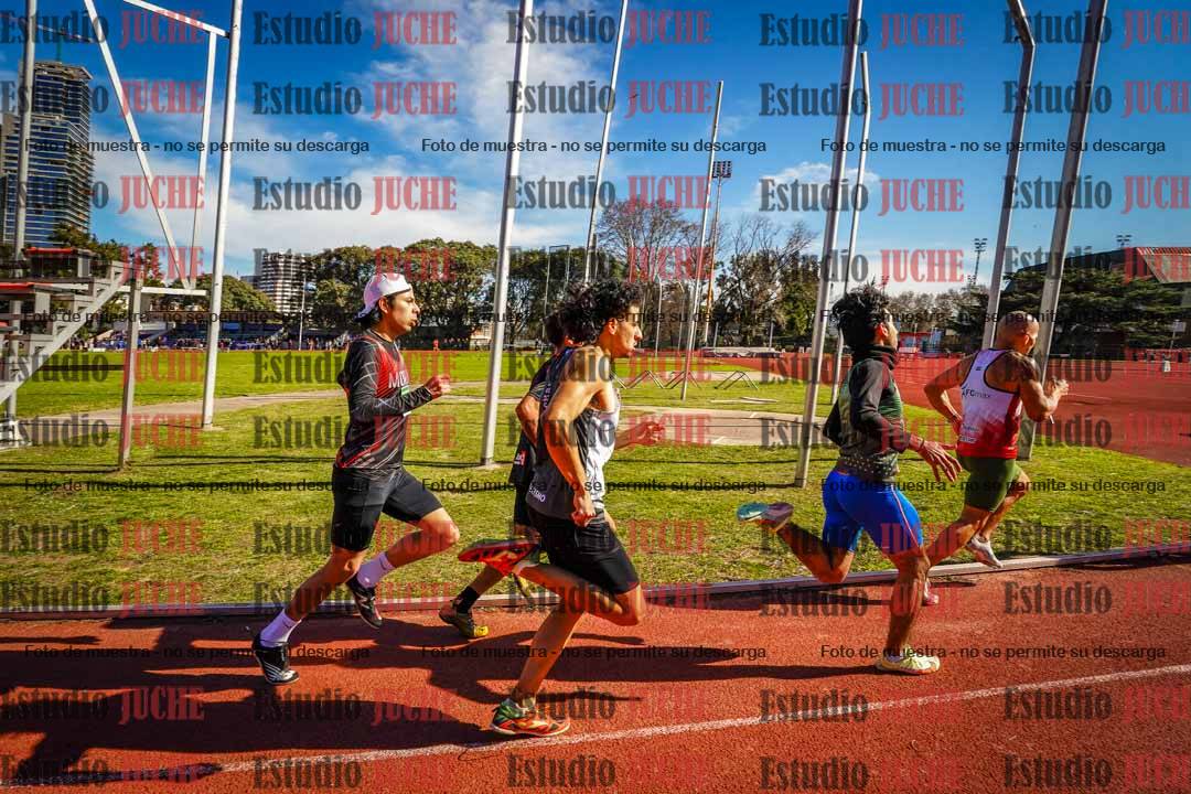 Fotos de los 800 m llanos de varones