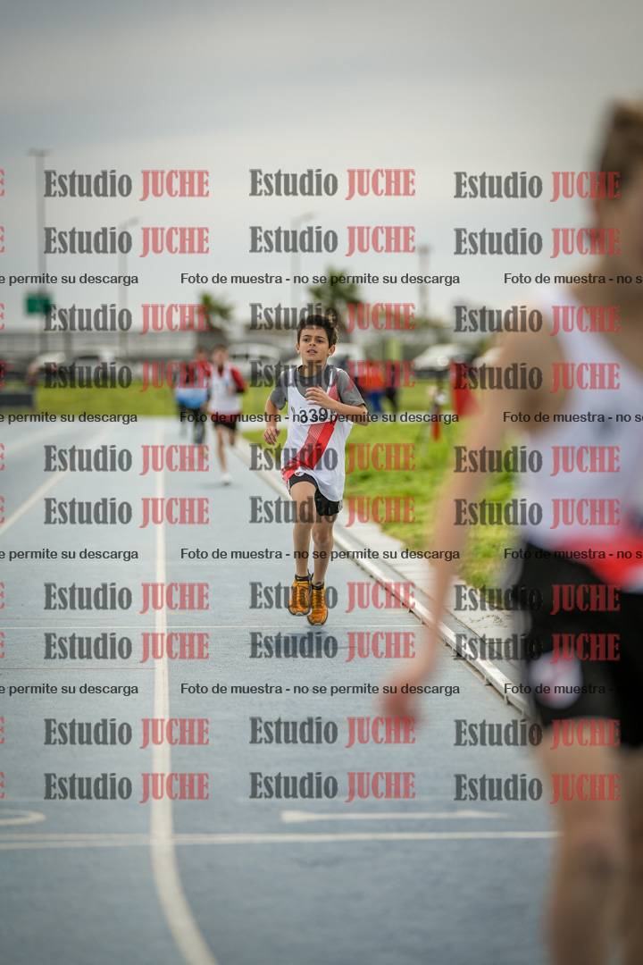 Fotos de los 800 m llanos de varones - U14