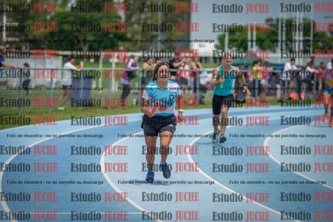 Fotos de la largada de los relevos 20' para running teams - serie 1