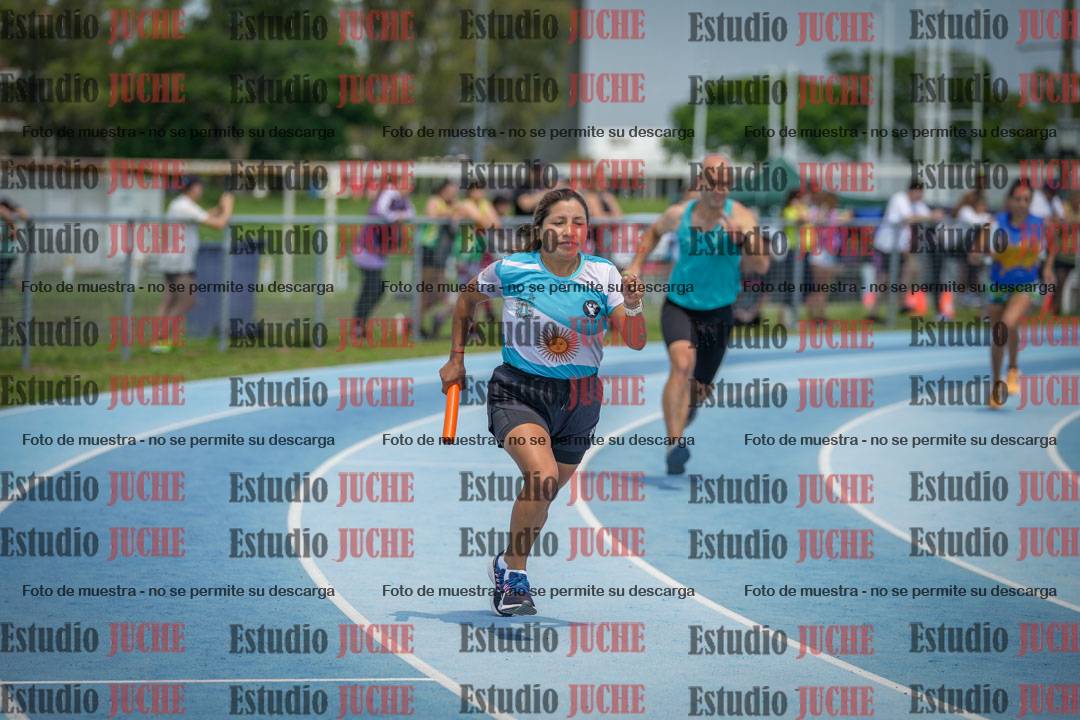 Fotos de la largada de los relevos 20' para running teams - serie 1