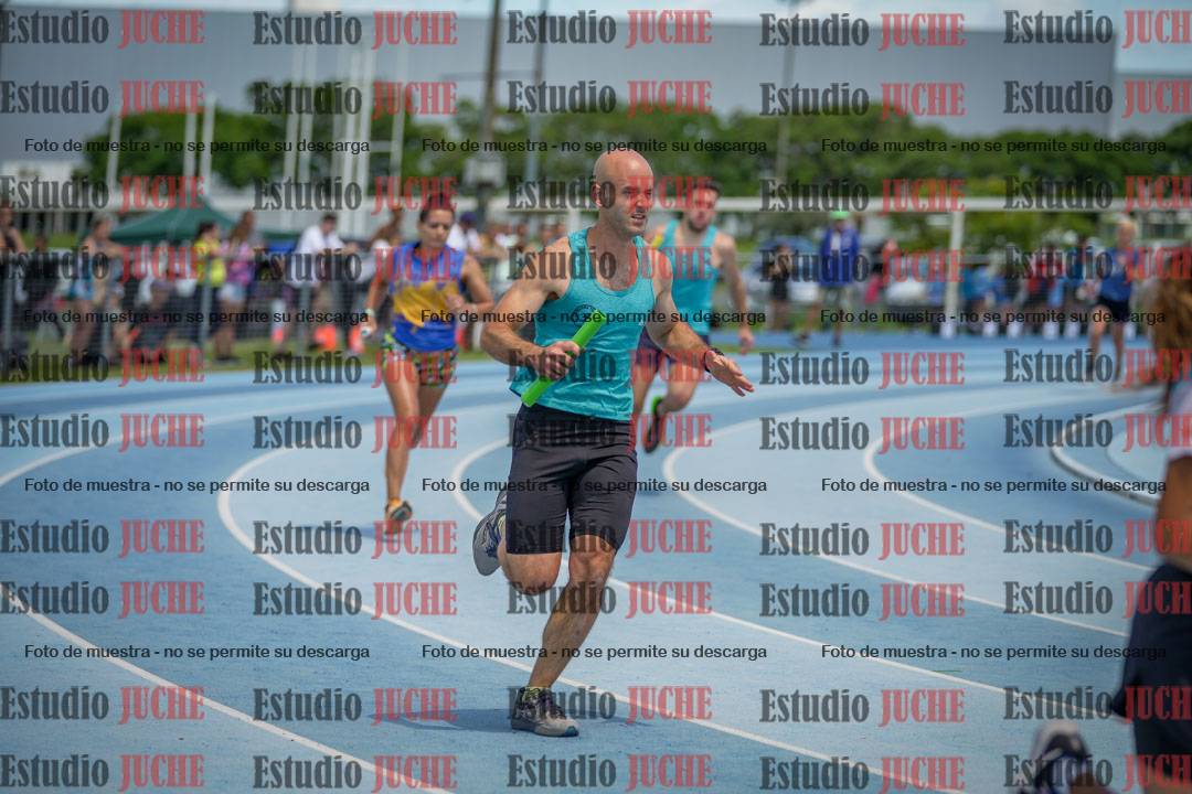 Fotos de la largada de los relevos 20' para running teams - serie 1