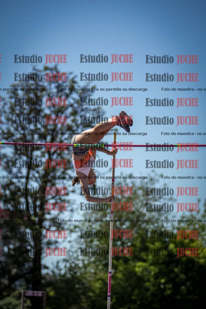 Fotos del salto con garrocha de mujeres