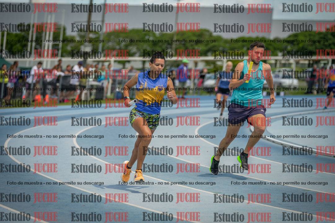 Fotos de la largada de los relevos 20' para running teams - serie 1