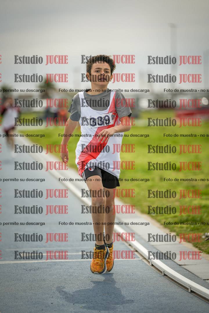 Fotos de los 800 m llanos de varones - U14