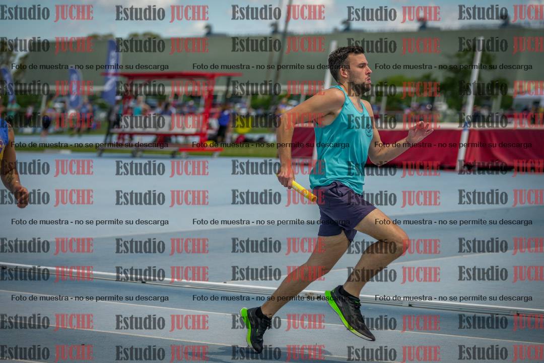 Fotos de la largada de los relevos 20' para running teams - serie 1