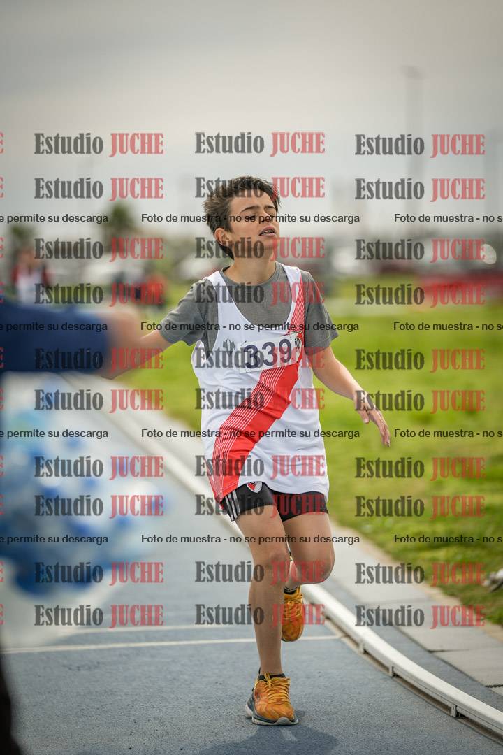Fotos de los 800 m llanos de varones - U14