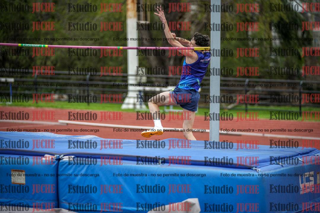 Fotos del salto en alto de mujeres y varones - todos los grupos