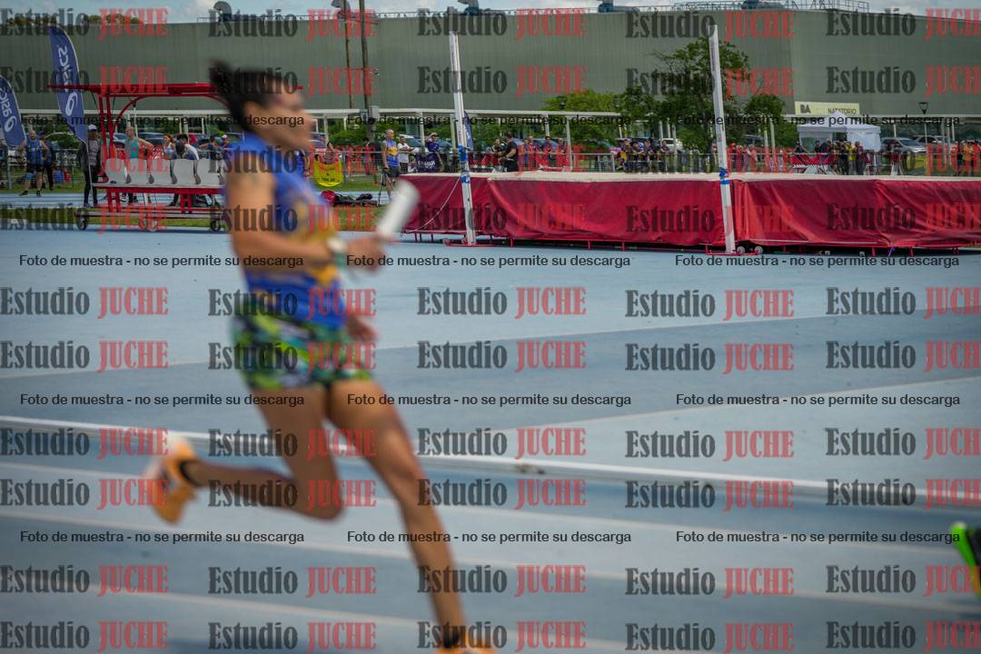Fotos de la largada de los relevos 20' para running teams - serie 1