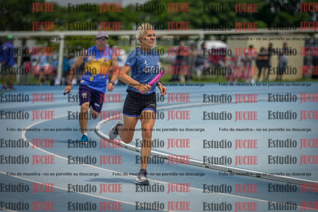 Fotos de la largada de los relevos 20' para running teams - serie 1