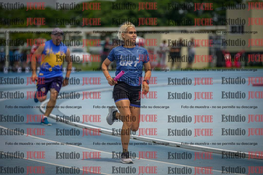 Fotos de la largada de los relevos 20' para running teams - serie 1