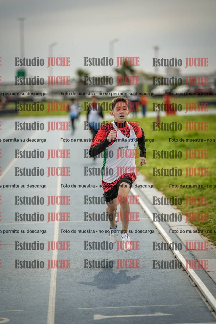 Fotos de los 800 m llanos de varones - U14