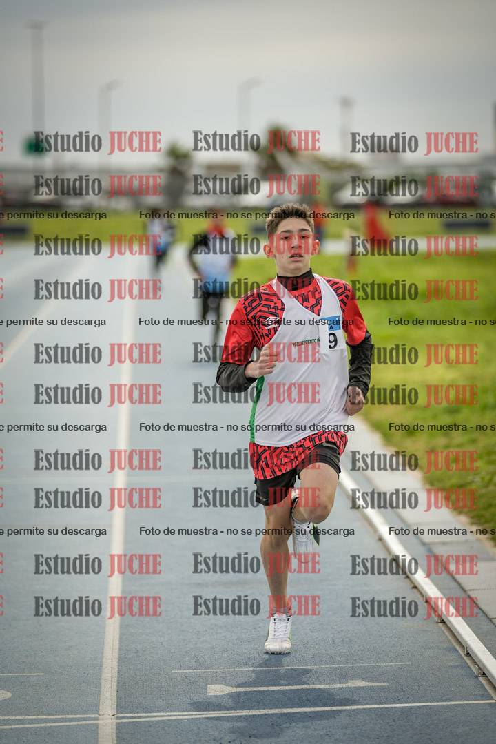 Fotos de los 800 m llanos de varones - U14