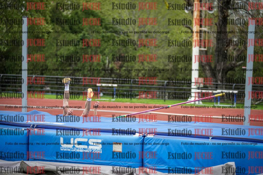 Fotos del salto en alto de mujeres y varones - todos los grupos