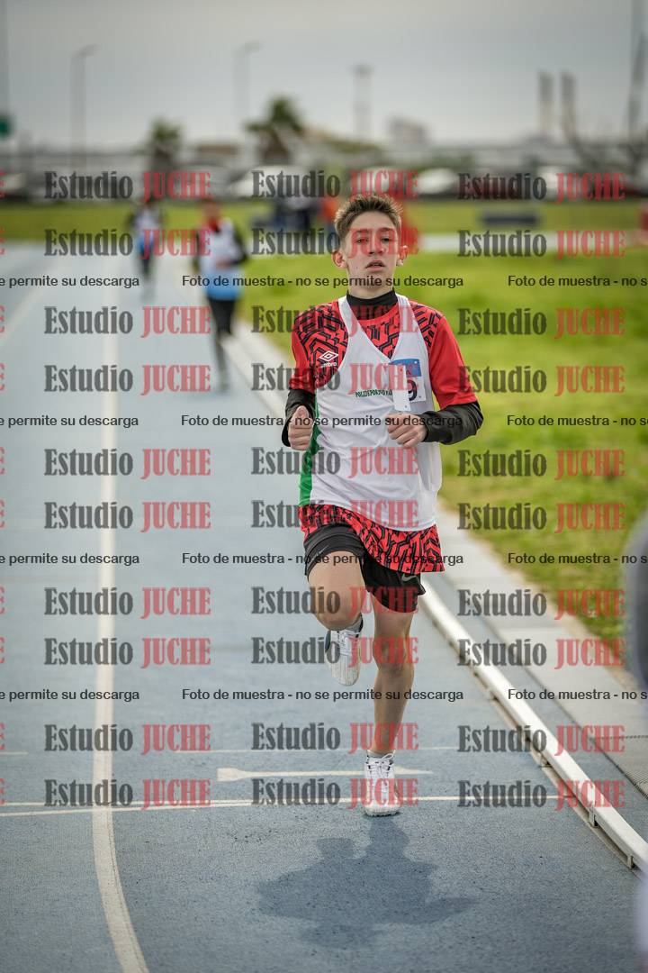 Fotos de los 800 m llanos de varones - U14