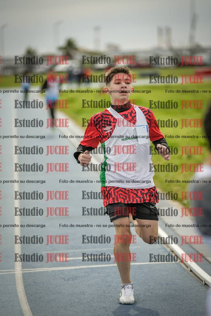 Fotos de los 800 m llanos de varones - U14