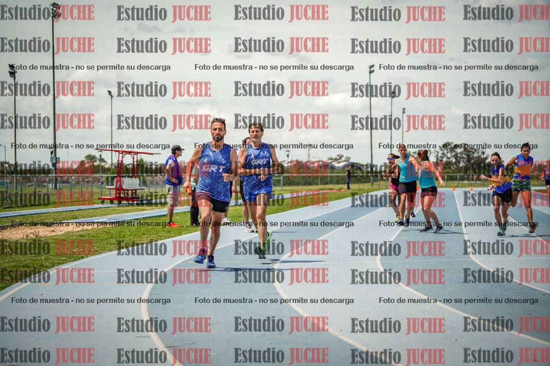 Fotos durante el transcurso de los relevos 20' para running teams - serie 1