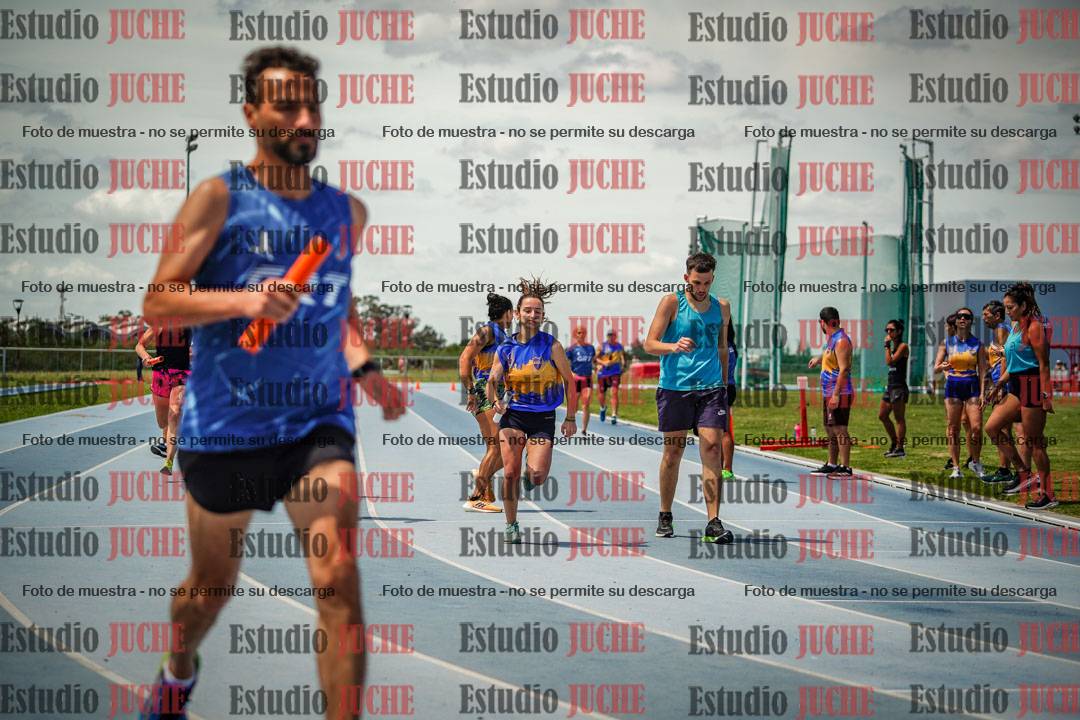 Fotos durante el transcurso de los relevos 20' para running teams - serie 1