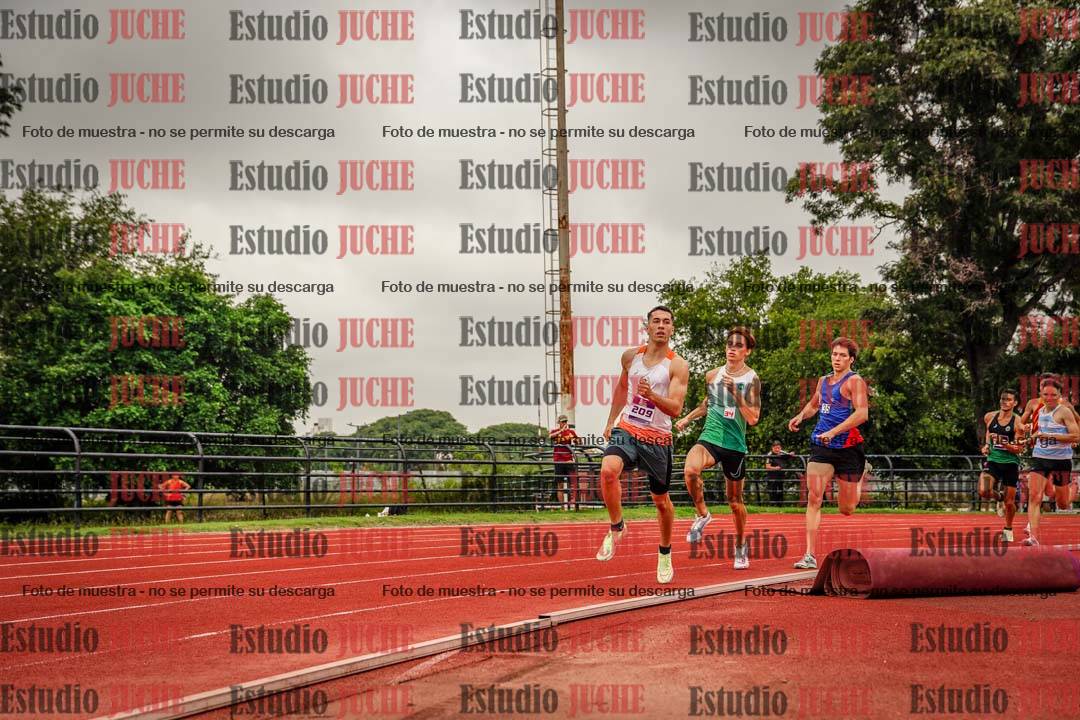 Fotos de los 800 m llanos de varones