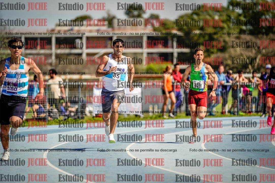 Fotos de los 800 m llanos de varones