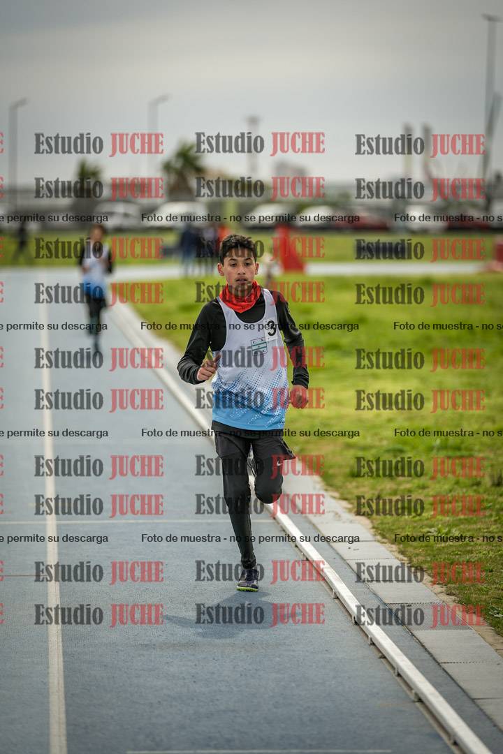 Fotos de los 800 m llanos de varones - U14