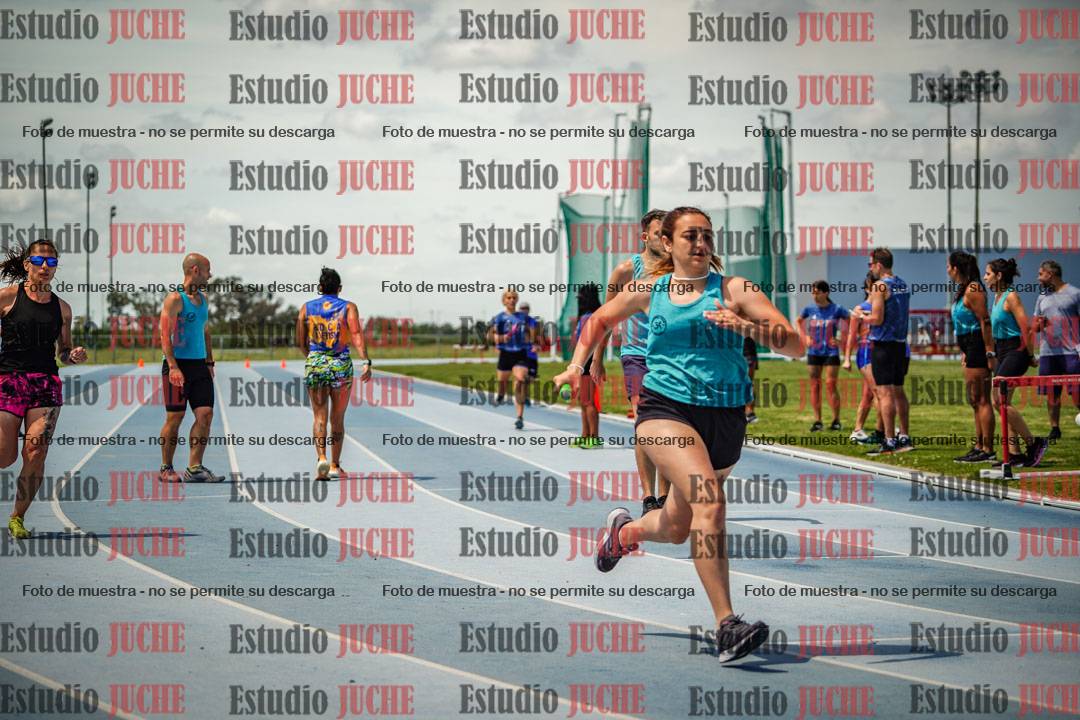 Fotos durante el transcurso de los relevos 20' para running teams - serie 1