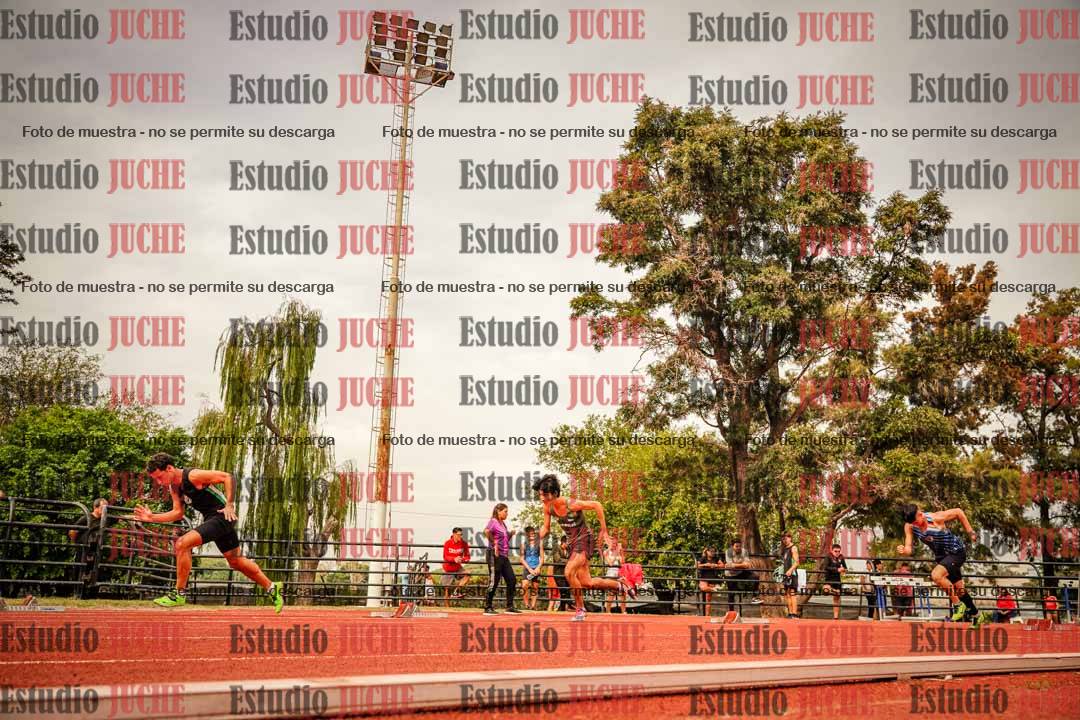Fotos de los 200 m llanos de varones