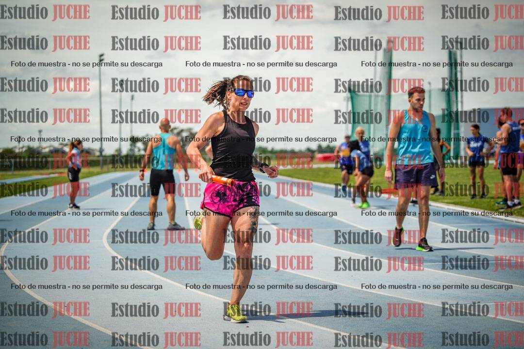 Fotos durante el transcurso de los relevos 20' para running teams - serie 1