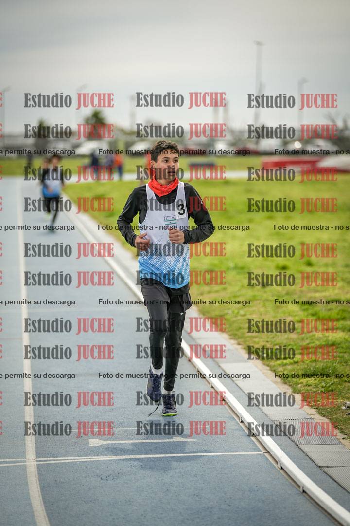 Fotos de los 800 m llanos de varones - U14