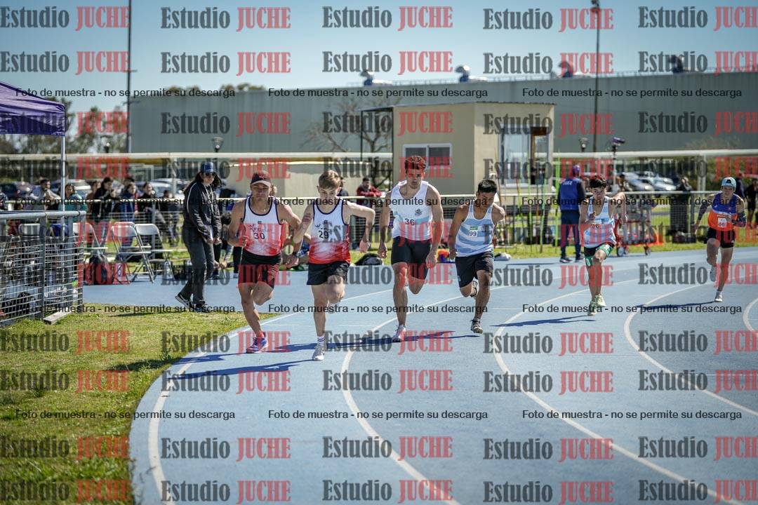 Fotos de los 800 m llanos de varones