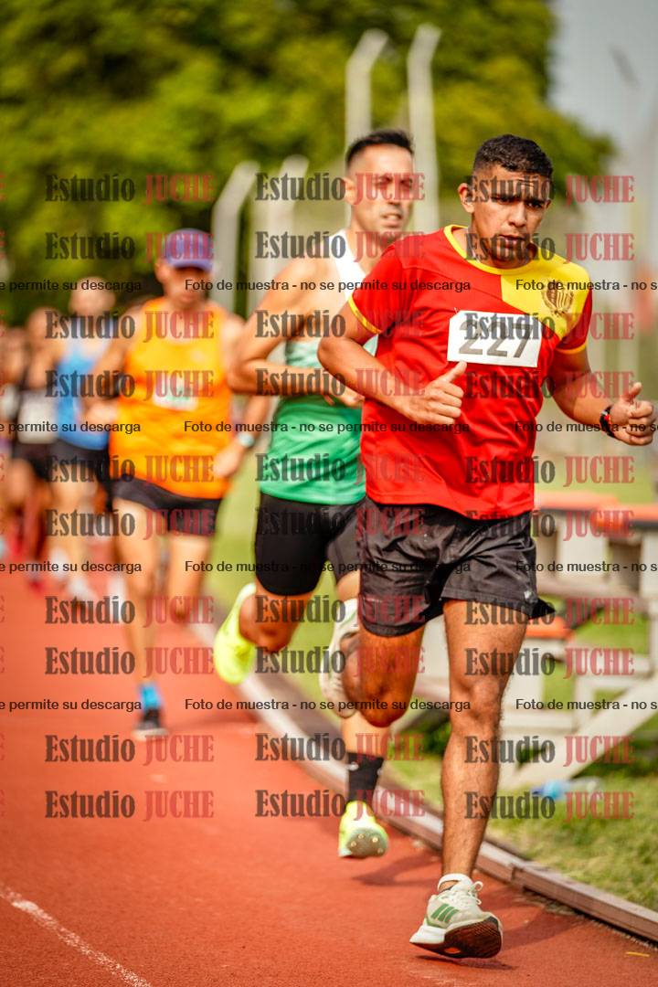 Fotos de los 3000 m llanos de varones