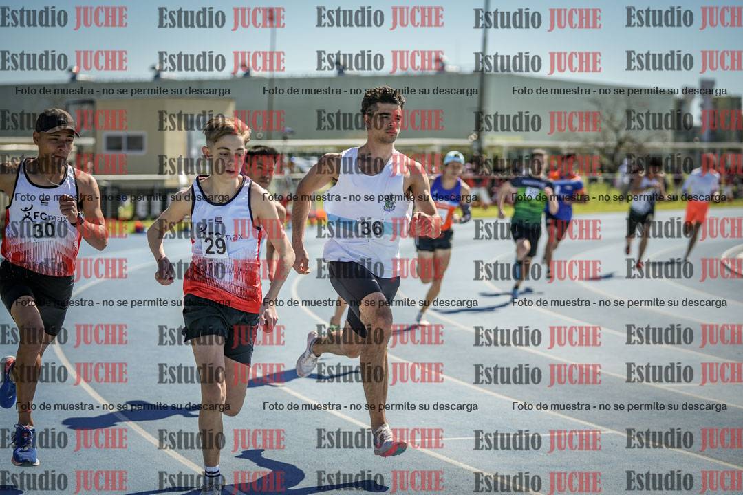 Fotos de los 800 m llanos de varones