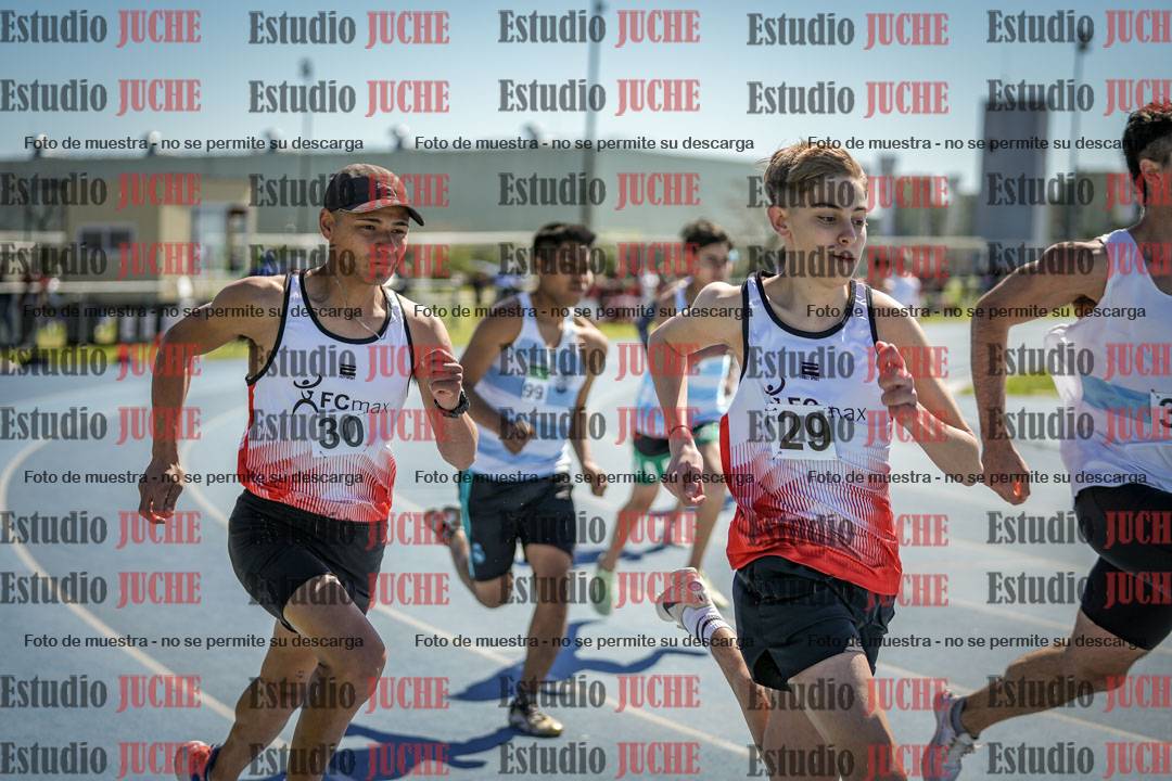 Fotos de los 800 m llanos de varones