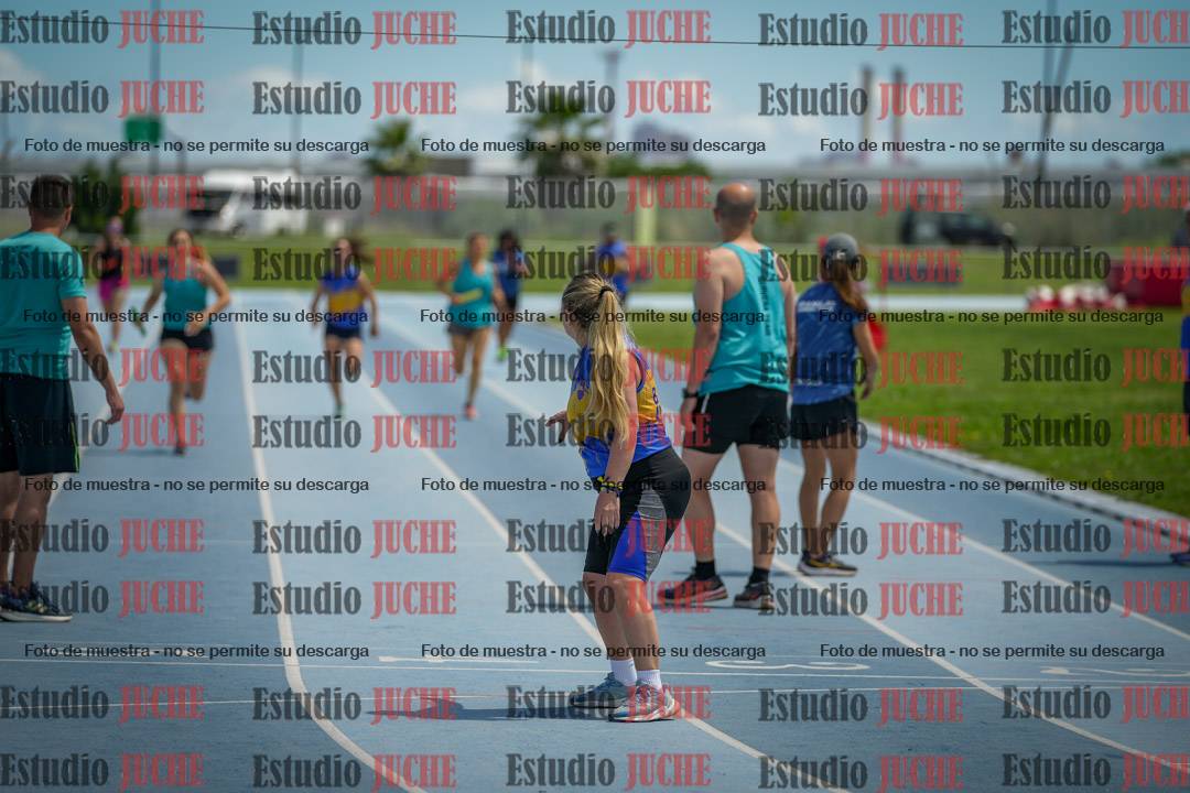 Fotos durante el transcurso de los relevos 20' para running teams - serie 1