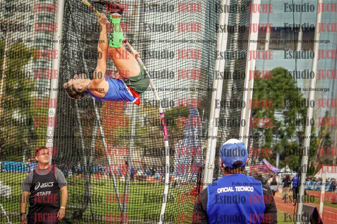 Fotos del salto con garrocha de varones
