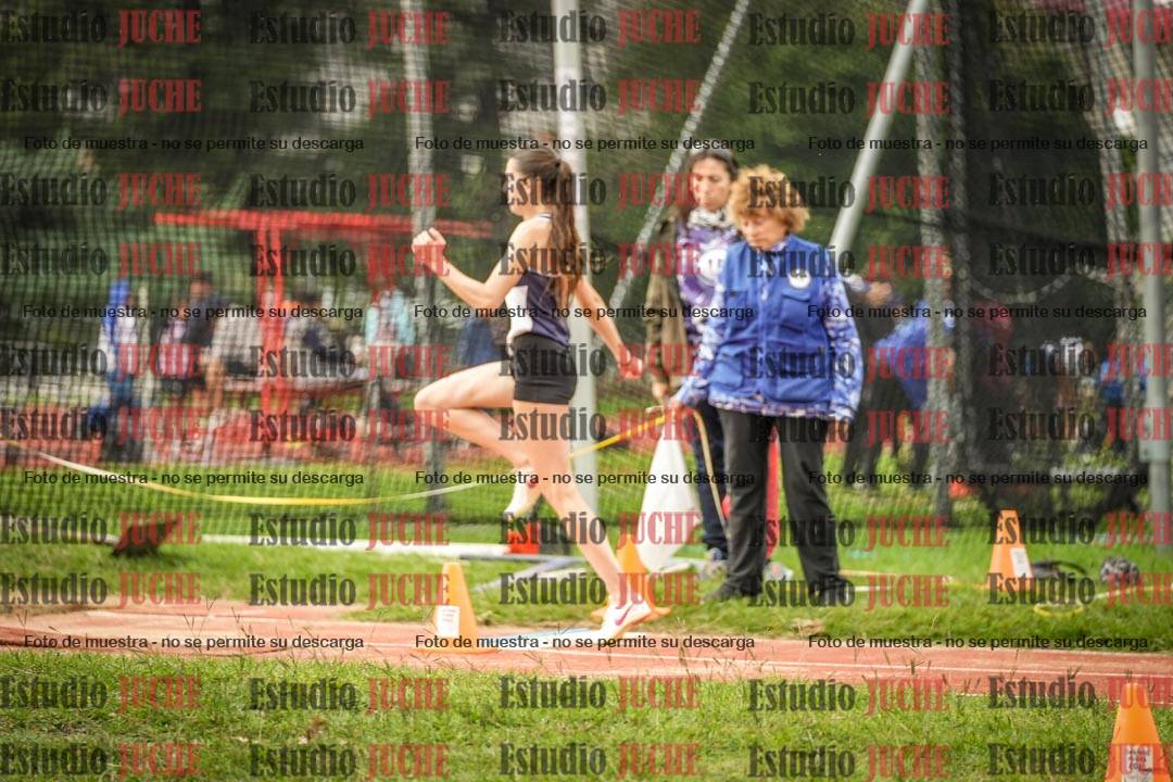 Fotos del salto en largo - mujeres mayores