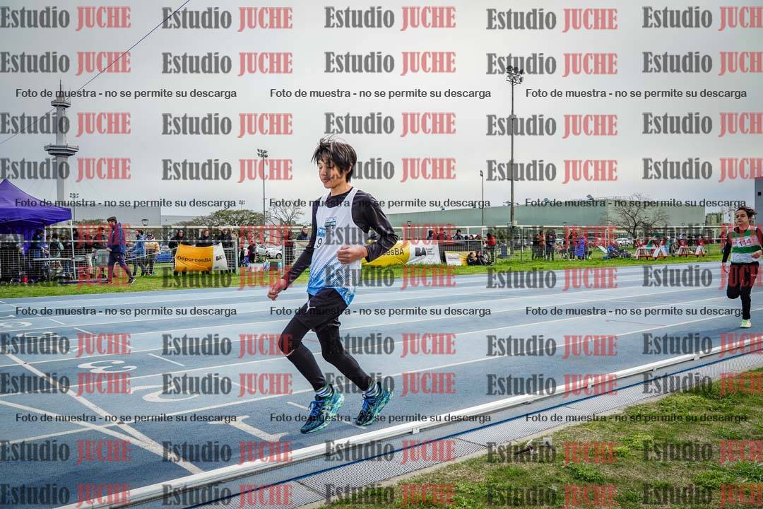 Fotos de los 800 m llanos de varones - U14