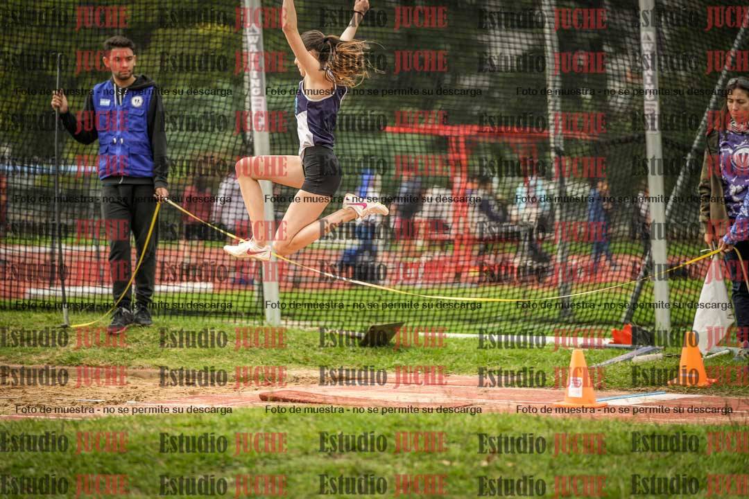 Fotos del salto en largo - mujeres mayores