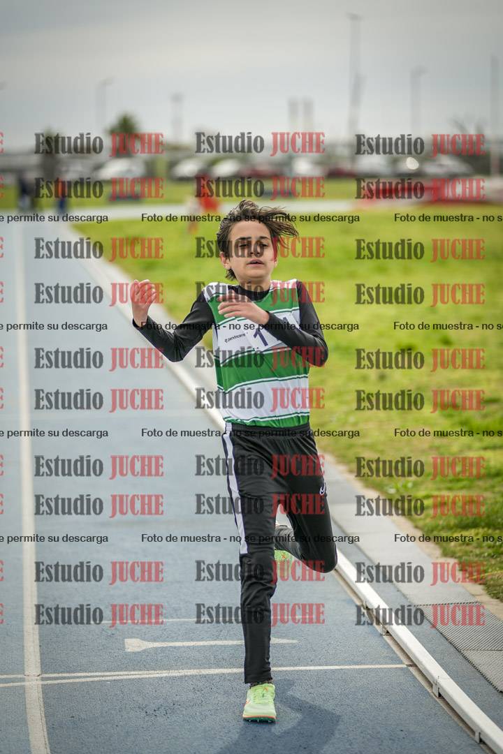 Fotos de los 800 m llanos de varones - U14