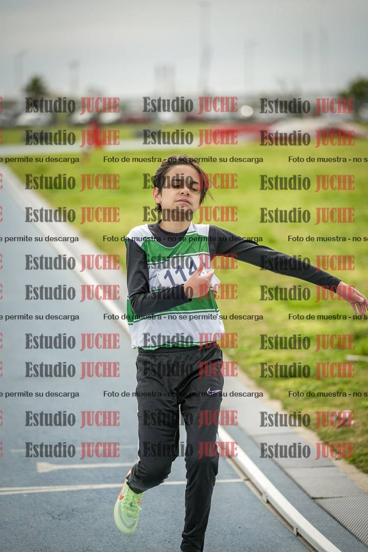 Fotos de los 800 m llanos de varones - U14