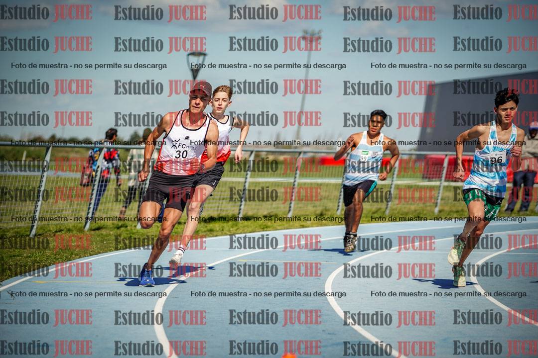 Fotos de los 800 m llanos de varones