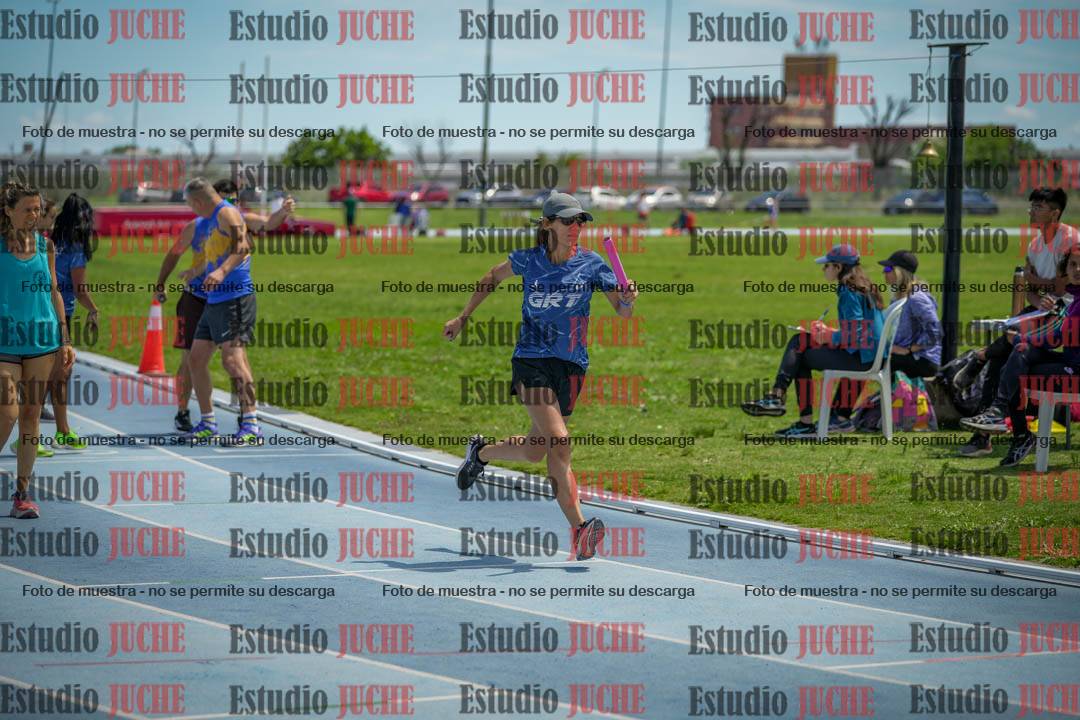 Fotos durante el transcurso de los relevos 20' para running teams - serie 1