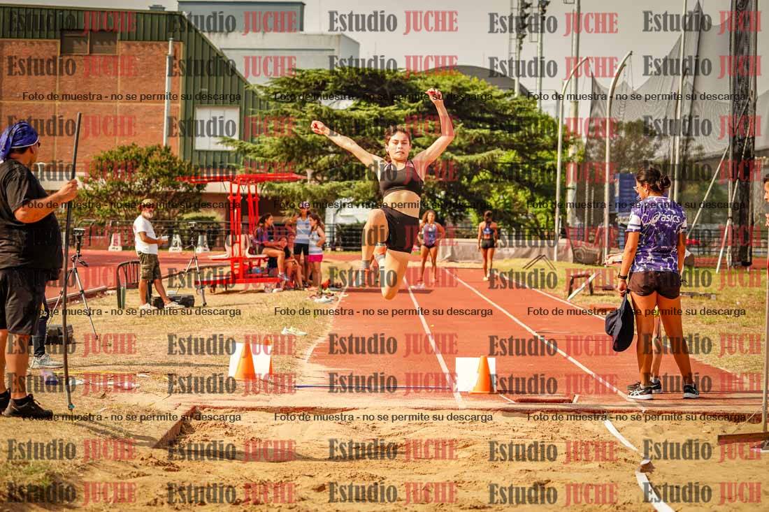Fotos del salto en largo de mujeres