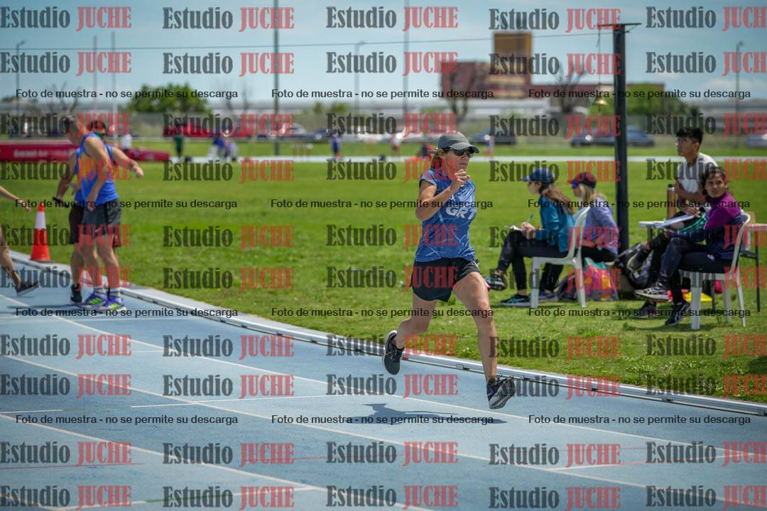 Fotos durante el transcurso de los relevos 20' para running teams - serie 1