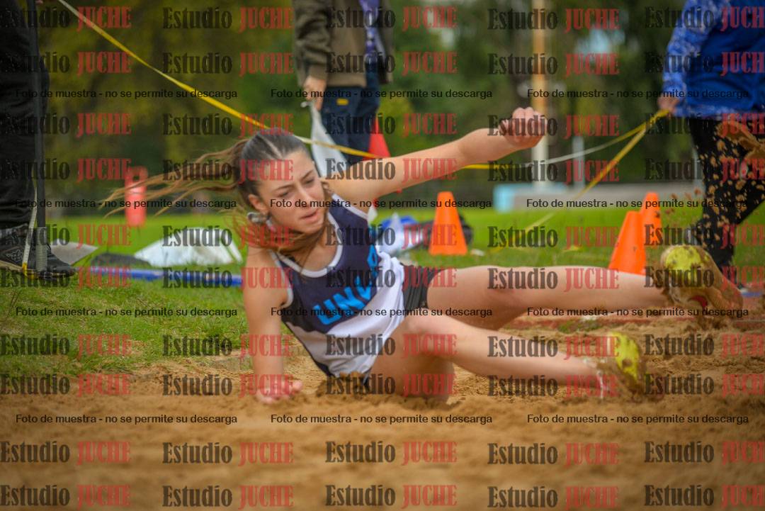 Fotos del salto en largo - mujeres mayores