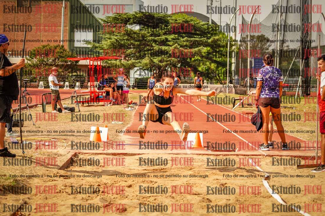Fotos del salto en largo de mujeres